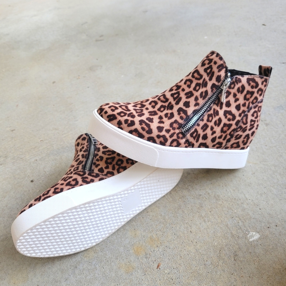 Soda Leopard Print Shoes Size 6